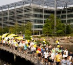 yellow-umbrella-run
